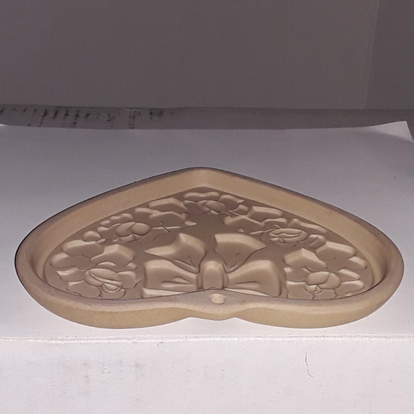 The Pampered Chef Seasons of Heart Cookie … - Picture 6 of 7